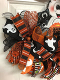 Halloween Ghost Rail, Adorable Rails, Halloween Decor, Fun Halloween Greetings, Halloween Wreath, Fall Wreath, Door hanger,Trick or treat